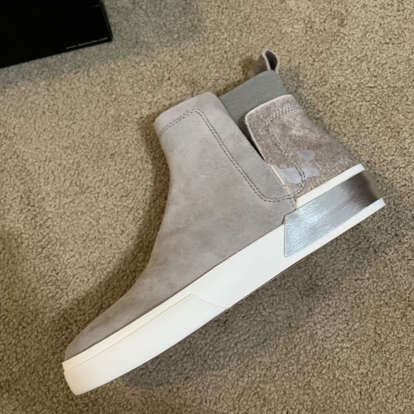 NEW Dolce Vita Zulma Bootie Sneakers in Concrete Grey Suede Size 8.5 - Picture 4 of 7